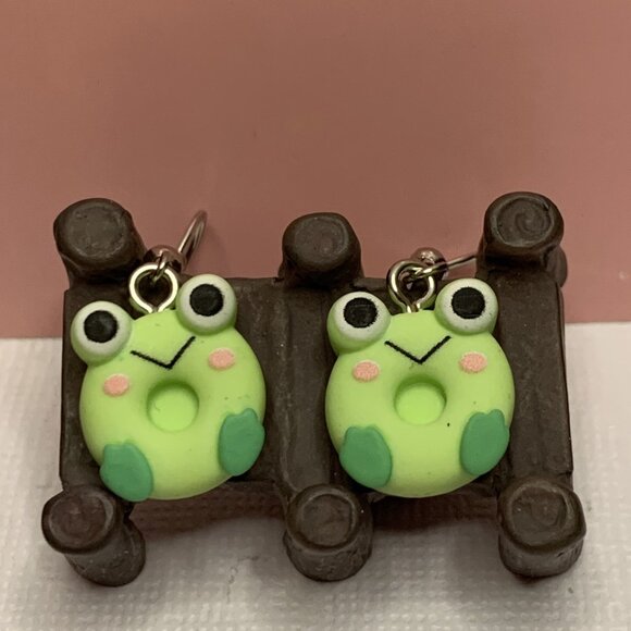 Frog Earring, Silly Animal Earring, Amphibian Earring, Frog Jewelry, Gift Idea - Picture 5 of 5